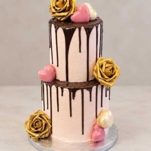 Sjieke Drip taart met Rozen en Macarons | hippetaarten.nl